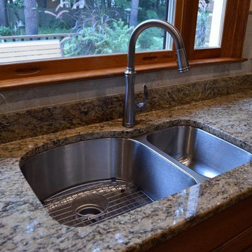 Kitchen Remodel with Oak Thomas Cabinets in Chestnut Stain with Chocolate Glaze