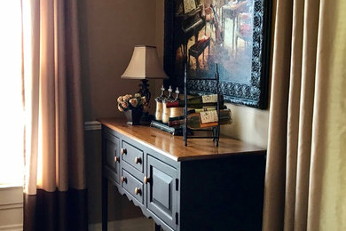 Inspiration for a timeless dining room remodel in New York
