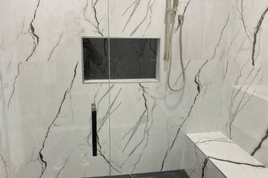 Minimalist bathroom photo in Los Angeles