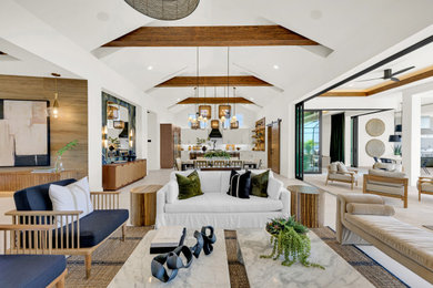 Example of a minimalist home design design in Tampa