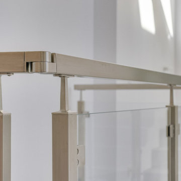 Garde-corps inox gamme carrée verre plein, escalier passerelle et mezzanine