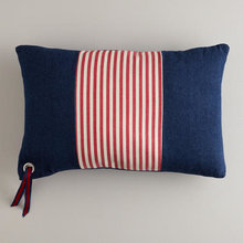 Throw pillows & blankets