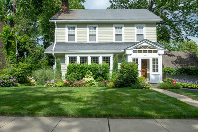 Design ideas for a mid-sized eclectic partial sun front yard garden path in New York.