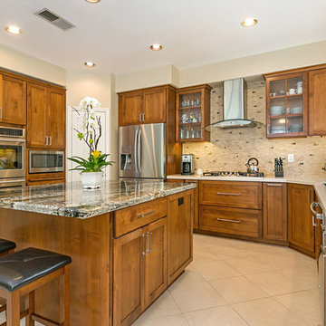 Warm and functional open kitchen