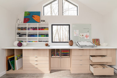 Home office - mid-sized contemporary home office idea in New York