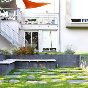 Grand jardin avec terrasse lounge