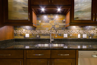 Trendy kitchen photo in Milwaukee