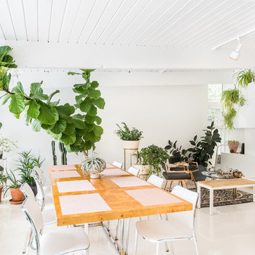 My Houzz: Lush Oasis in a Modern Indoor-Outdoor Family Home