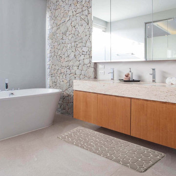 Stylish & Functional Bathroom Mats by Evideco