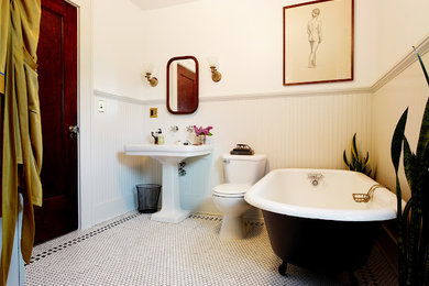 Inspiration for a timeless bathroom remodel in Wichita