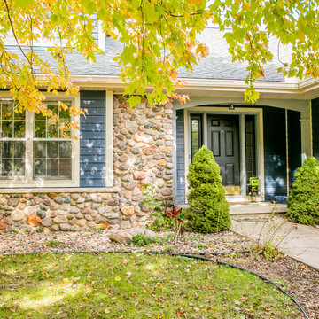 James Hardie Lap Siding (Deep Ocean / Trim Color: Navajo Beige)