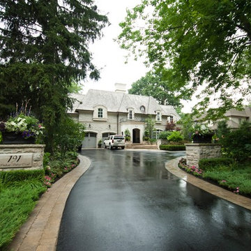 Traditional Outdoor Living
