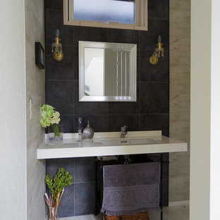 Ispirazione per un bagno di servizio moderno con pavimento bianco, piastrelle in gres porcellanato, pareti grigie, pavimento in compensato, lavabo sospeso e top bianco