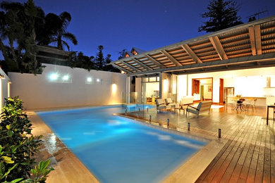 Design ideas for a contemporary l-shaped pool in Perth with decking.