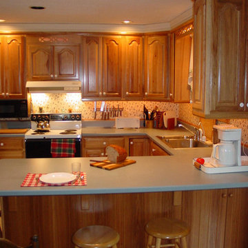 Arch-top raised panel Kitchen, in Hickory