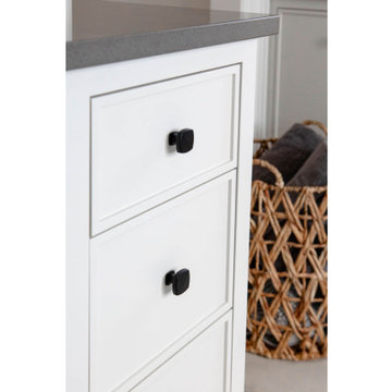 Black Beauty: A Vanity Knob-Focused Ensuite Transformation