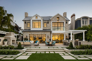 Example of a classic home design design in Orange County