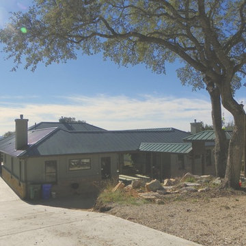 Lake View Courtyard Home