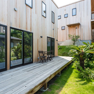 東京都下のコンテンポラリースタイルのおしゃれなデッキ (日よけなし) の写真