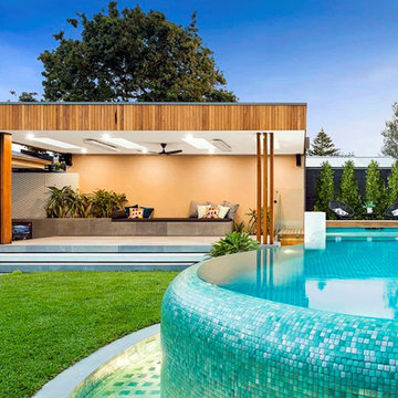 Piscinas ¡de sueño! con mosaico beige | Agua azul turquesa