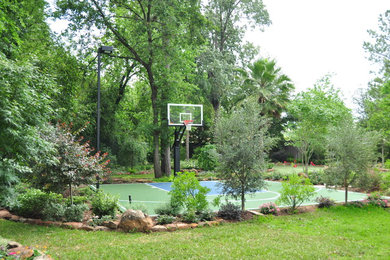 Design ideas for a traditional landscaping in Houston.