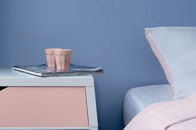 Inspiration for a mid-sized contemporary guest bedroom remodel in Vancouver with blue walls