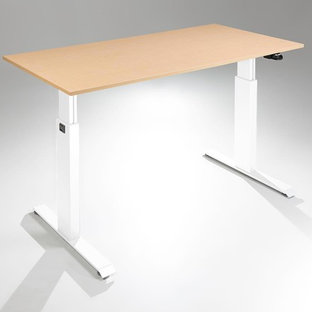 Esempio di un ampio studio minimalista con scrivania autoportante