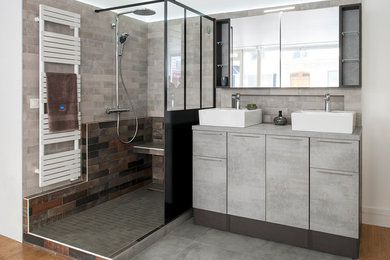 Photo of a small industrial master bathroom in Paris with a curbless shower, gray tile, grey walls, a vessel sink, wood benchtops, grey floor and grey benchtops.