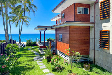 Large coastal exterior home idea in Hawaii
