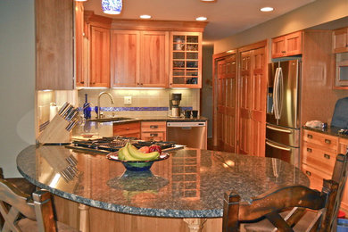 Inspiration for a timeless kitchen remodel in Milwaukee