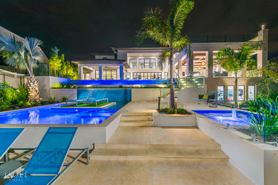 Trendy pool photo in Orlando