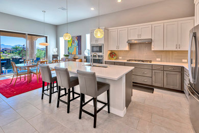 Example of a trendy kitchen design