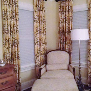 Chic bedroom corner windows
