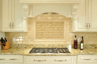 This is an example of a traditional kitchen in Cincinnati.