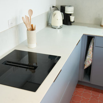 La cuisine bleue avec îlot central de Lisa