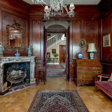 Vestibule/Hallway/Stairs