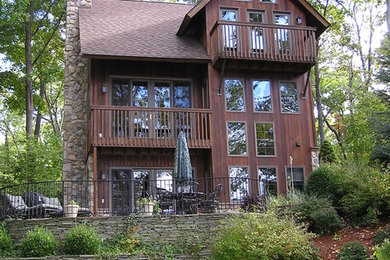 LAKEFRONT COTTAGE