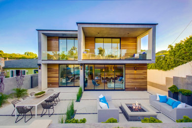 Inspiration for a contemporary exterior home remodel in Los Angeles