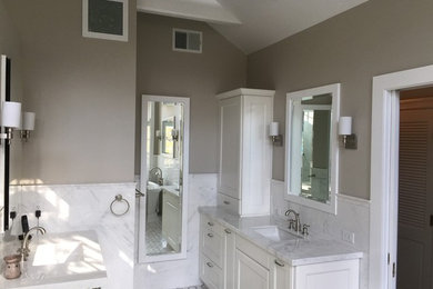 Inspiration for a transitional bathroom remodel in New York