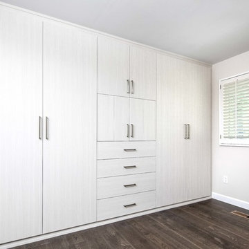 External Wardrobe and Media Center in Bianco Textured TFL