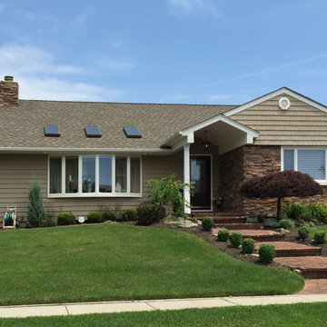 Massapequa Park Siding - Tuscan Clay Shakes with Chablis Idaho Drystack Stone