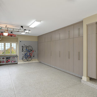 This is an example of a modern garage in Chicago.