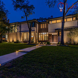 Coachamn Front - Landscape Lighting