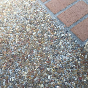 Exposed Aggregate - Salmon Bay Pebbles & Dusty Rose Brick Edging
