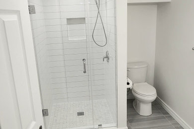 Example of a bathroom design in Toronto