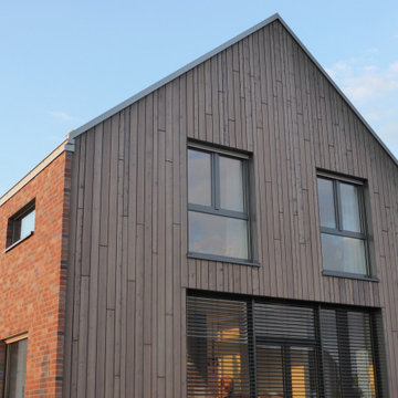 B41 - Lichtdurchflutetes Wohnhaus mit Klinker- und Holzfassade