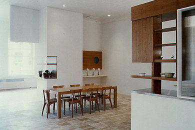Example of a minimalist dining room design in New York