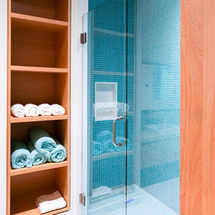 Moderne Badezimmer mit Eckbadewanne Ideen, Design & Bilder | Houzz