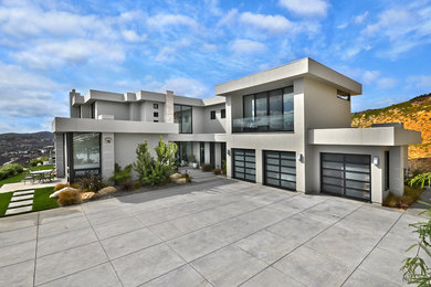 Example of a minimalist exterior home design in Los Angeles