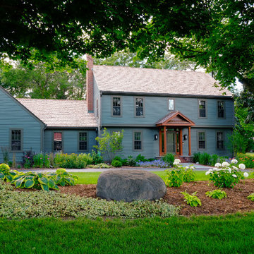 Traditional Saltbox Front Yard - Brookfield